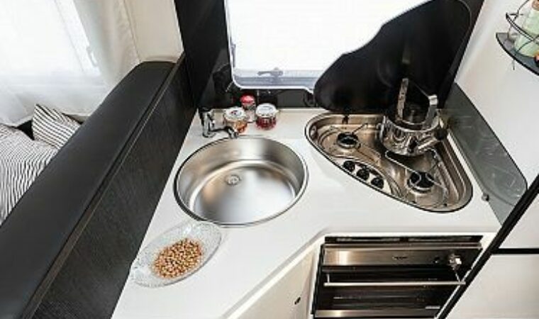 Roller team zefiro 665 threeways motorhomes north wales
