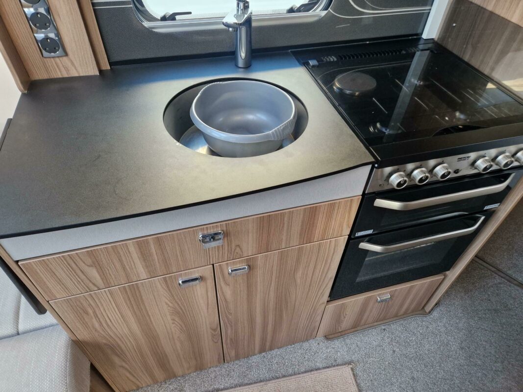 2016 Swift Conqueror 580 for sale