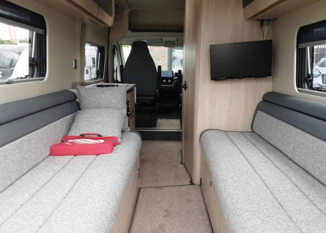 2025 Autotrail Expedition 66