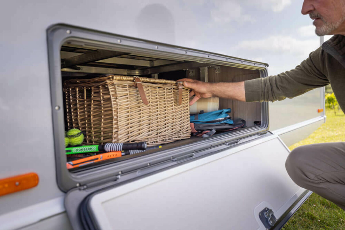 2026 Swift Conqueror 645